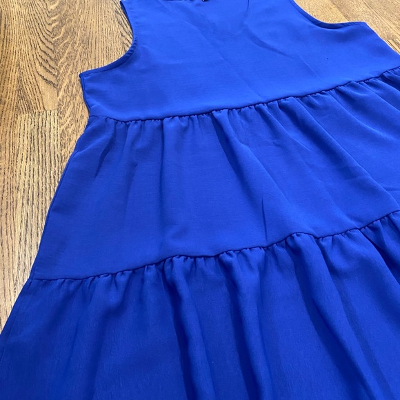 Amazon Tiered Sleeveless Dress - Picture 2 of 5
